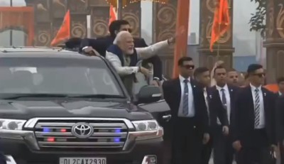 PM Modi reaches Ayodhya, welcomed with petal shower