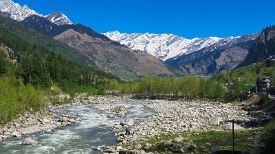 Snowfall and windstorm derail life in Himachal Pradesh