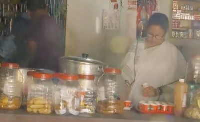 Mamata Banerjee tries her hand at preparing dumplings in North Bengal