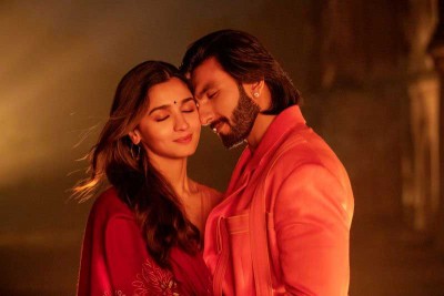 Ranveer, Alia starrer 'Rocky Aur Rani Kii Prem Kahaani' earns Rs. 11 cr on opening day