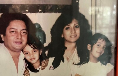 Raima Sen wishes parents Moon Moon Sen, Bharat Dev Varma on 45th marriage anniversary