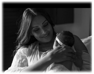 Bipasha Basu, Karan enjoy 'best' moments as Devi turns three-months