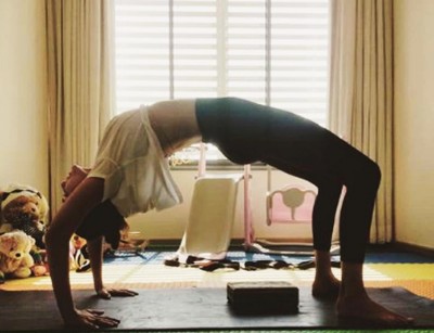 Anushka Sharma stuns fans with her yoga pose on Instagram, leaves them inspired