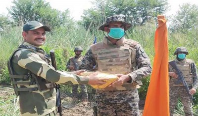 BSF, Pakistan Rangers exchange sweets on Republic Day