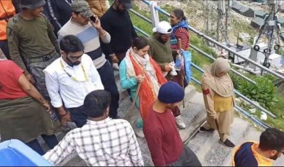 Bollywood actress Sara Ali Khan undertakes Amarnath Yatra in Kashmir