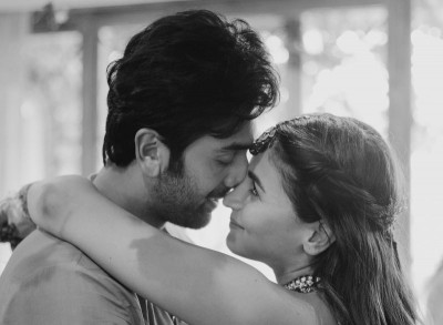 Netizens call out Ranbir Kapoor after Alia Bhatt says he asks her to wipe off lipstick