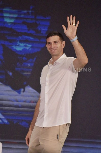 Argentina goalkeeper Emiliano Martinez visits Kolkata