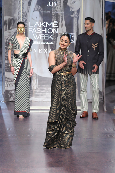 Sushmita Sen walks down Lakme Fashion Week ramp with all her grace