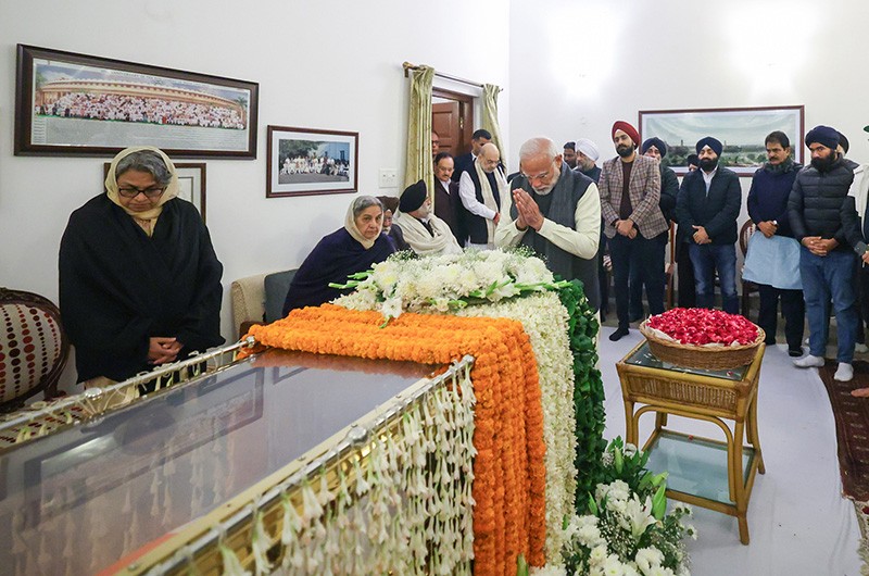 In images: PM Modi pays last respect to Manmohan Singh