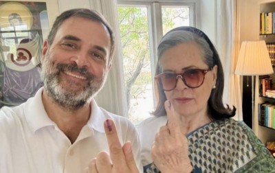 Lok Sabha polls: Sonia-Rahul, Priyanka Gandhi Vadra cast votes in Delhi