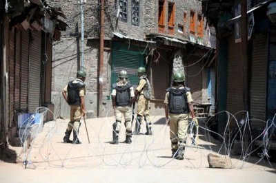 Kashmir: Encounter breaks out between security forces and terrorists in Srinagar