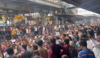 Police resort to lathi-charge in Badlapur station to disperse violent protesters who were demonstrating against sexual abuse of 2 nursery girls in school