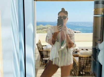 Kareena Kapoor Khan drops a jaw-dropping mirror selfie on Instagram