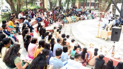 After hijab ban, Mumbai college bars students from wearing torn jeans, t-shirts, 'revealing dresses' on campus