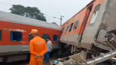 Mumbai-bound train derails in Jharkhand, 2 killed, 20 injured