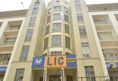 LIC hikes employee salaries; to benefit 1,10,000 workers