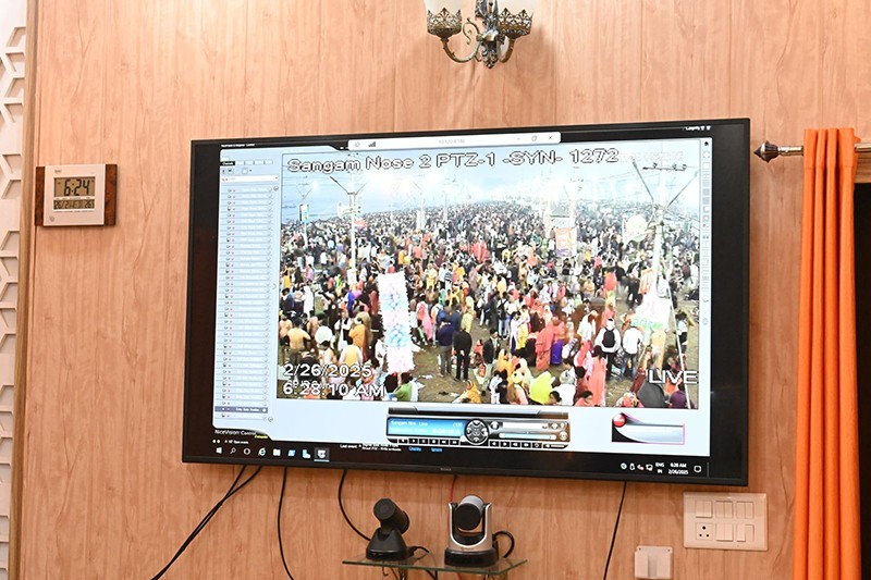 Yogi Adityanath monitors final snan of Maha Kumbh