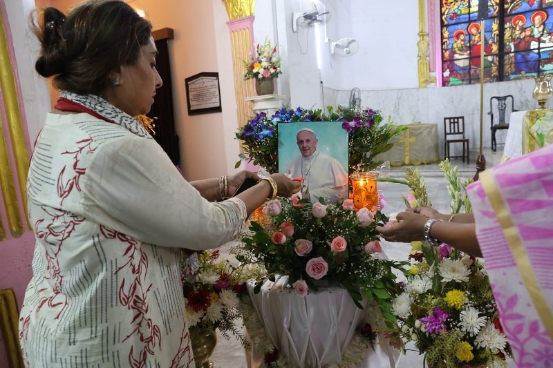 Kolkata mourns the death of Pope Francis