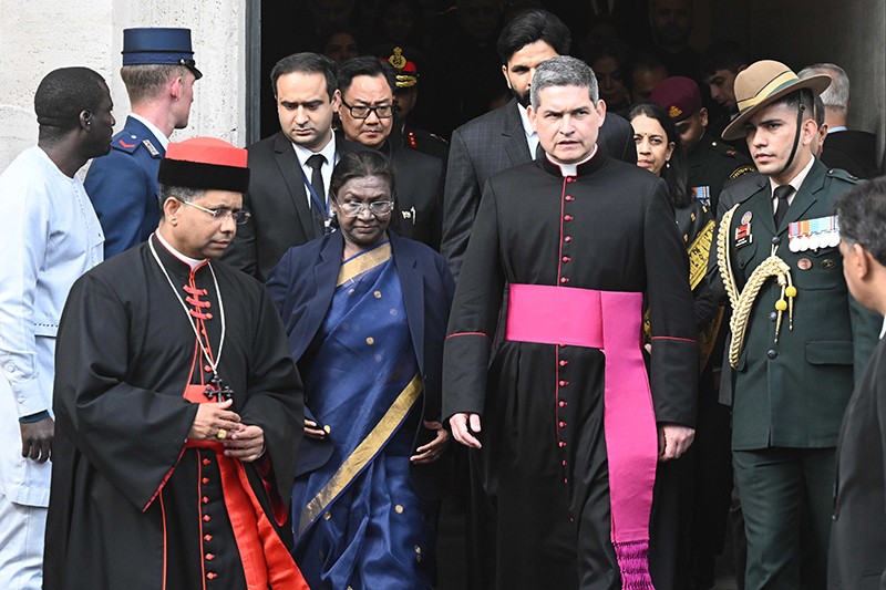In Images: Indian President pays homage to Pope Francis