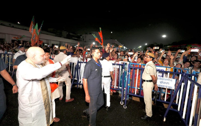 In Images: Amit Shah welcomed by West Bengal BJP leaders as he arrives in Kolkata