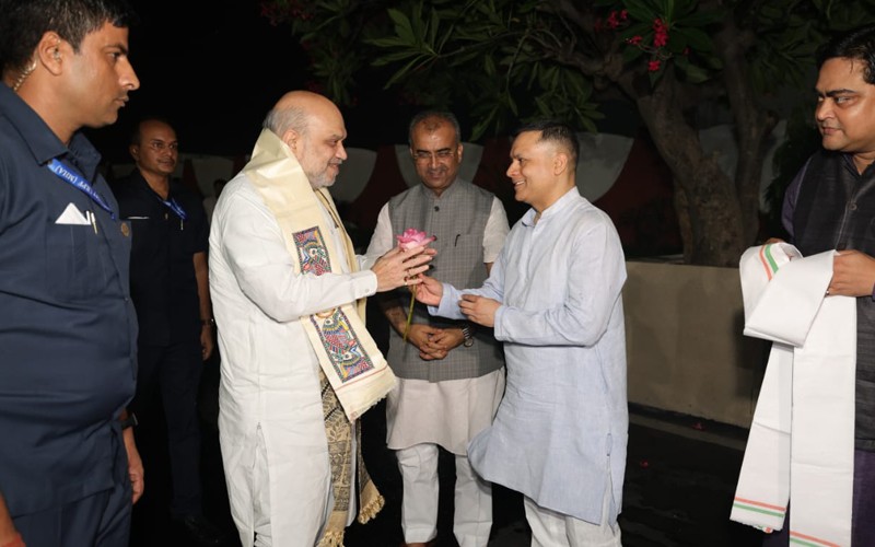 In Images: Amit Shah welcomed by West Bengal BJP leaders as he arrives in Kolkata