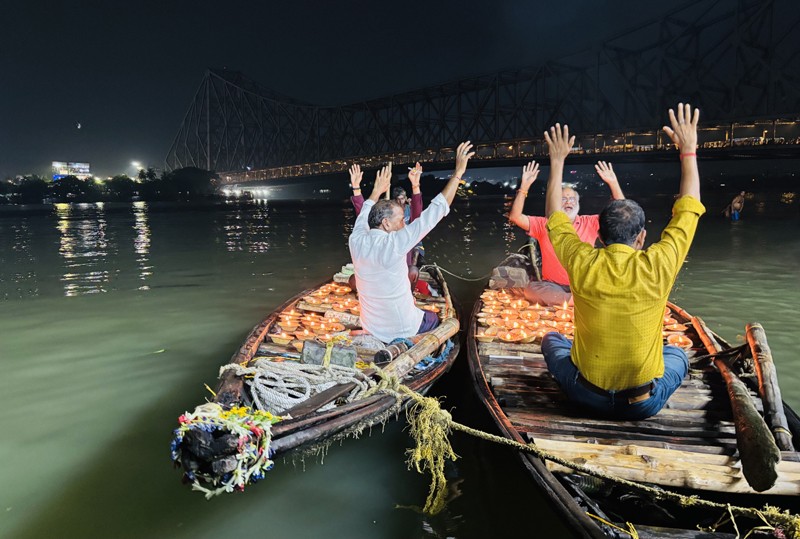 In Images: Devotees perform rituals on the occasion of Ganga Dussehra in Kolkata
