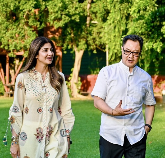In images : Minister Kiren Rijiju wishes Shilpa Shetty on her birthday
