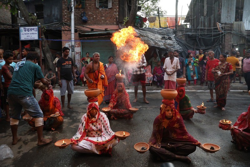 In Images: Devotees worship Goddess Sheetala with fire rituals in Kolkata