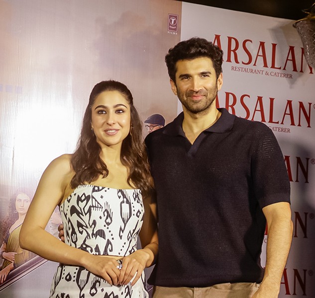 In Images: Aditya Roy Kapur and Sara Ali Khan promote Metro... In Dino in Kolkata