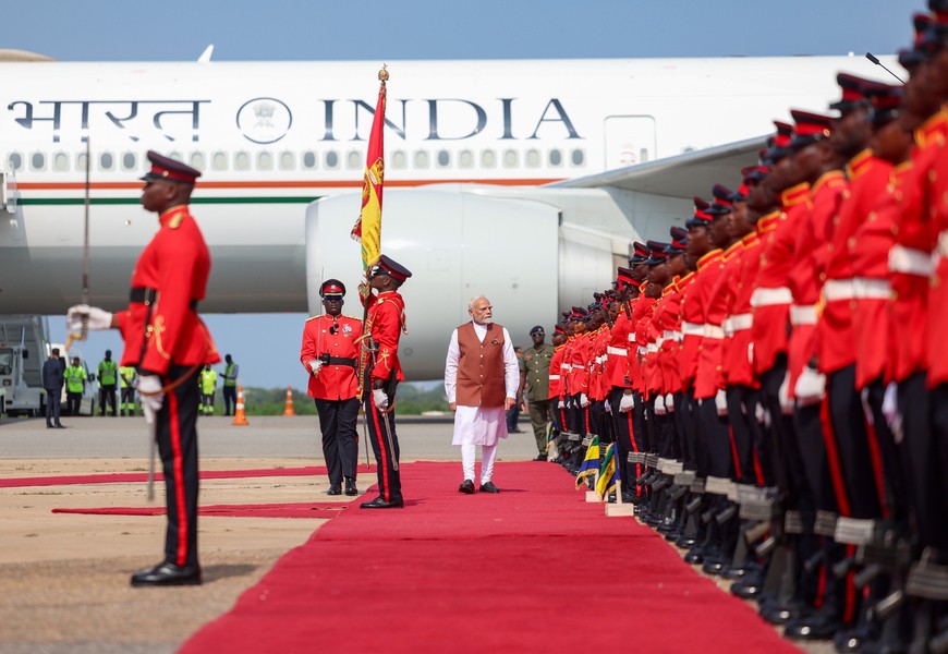 In Images: PM Modi receives Guard of Honour in Ghana