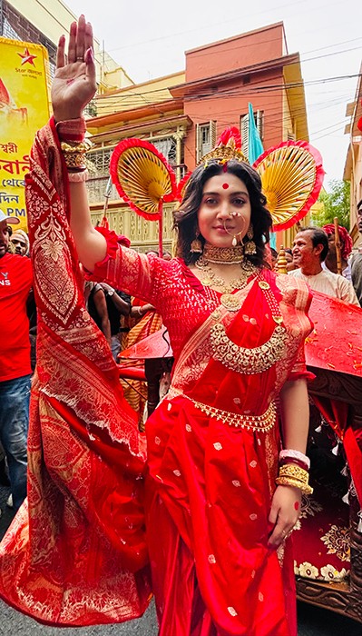 In Images: On-screen 'Rani Bhabani' Rajnandini Paul at majestic human procession in Kolkata