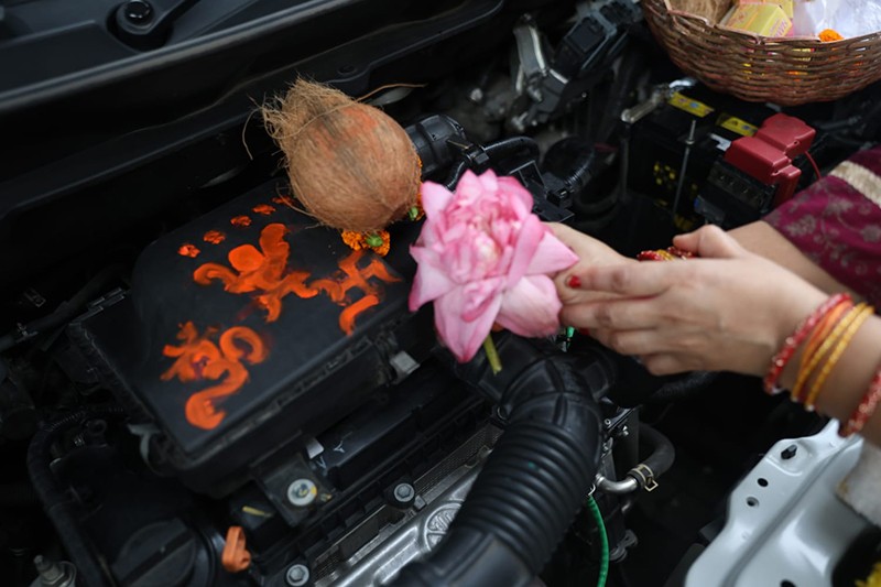Priest offers prayers to taxi during Vishwakarma Puja in Kolkata