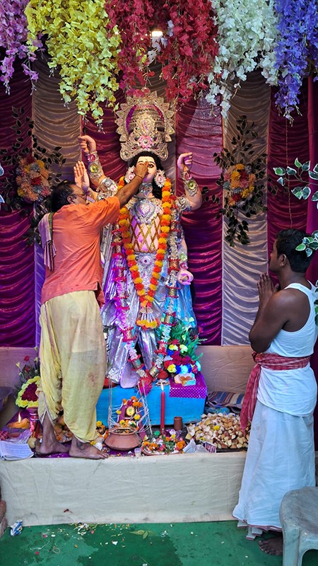 Priest offers prayers to taxi during Vishwakarma Puja in Kolkata