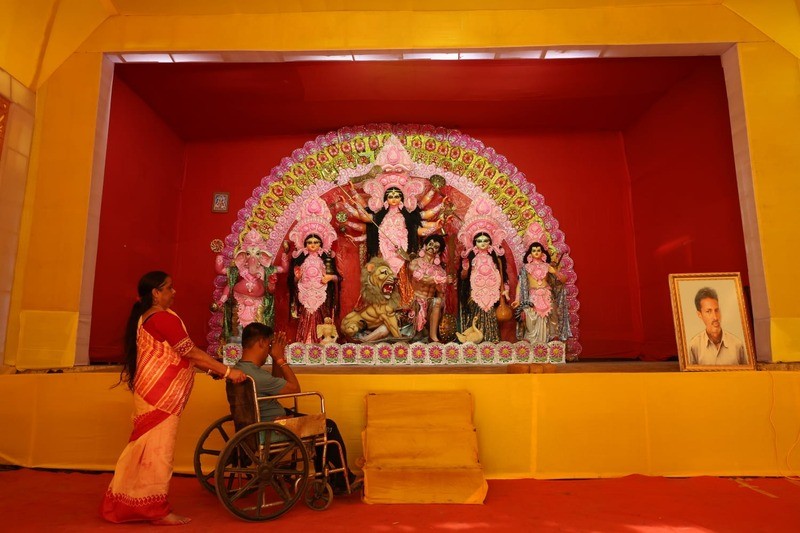 In Images: Glimpses of Durga Puja across Kolkata