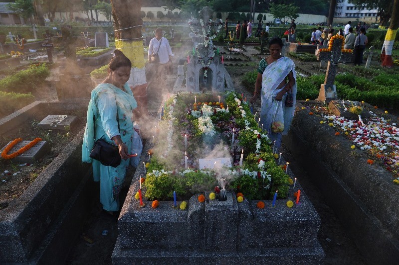 In Images: People honour the departed on All Souls’ Day in Kolkata