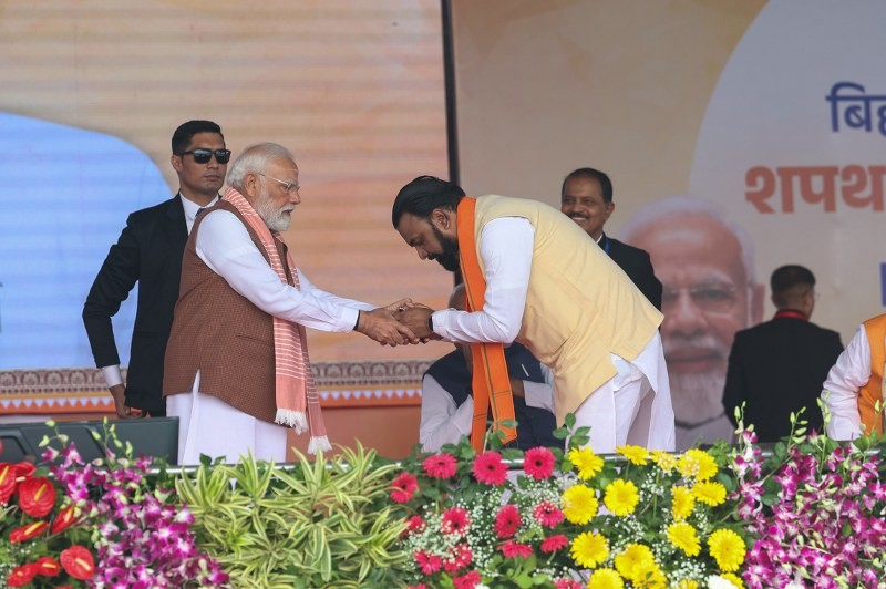 PM Modi attends Nitish Kumar's swearing-in ceremony in Patna