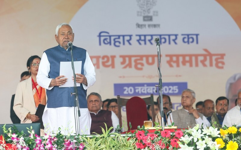 PM Modi attends Nitish Kumar's swearing-in ceremony in Patna