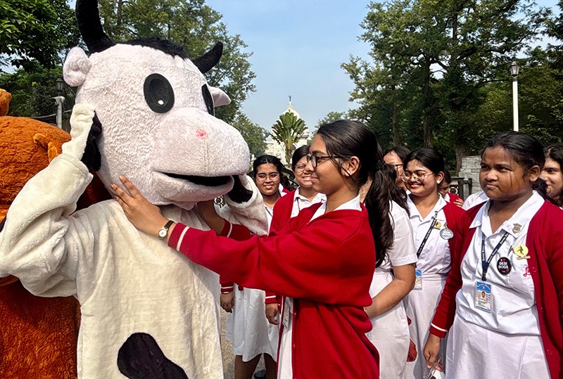 In Images: PETA and students rally against Supreme Court’s animal rounding order in Kolkata