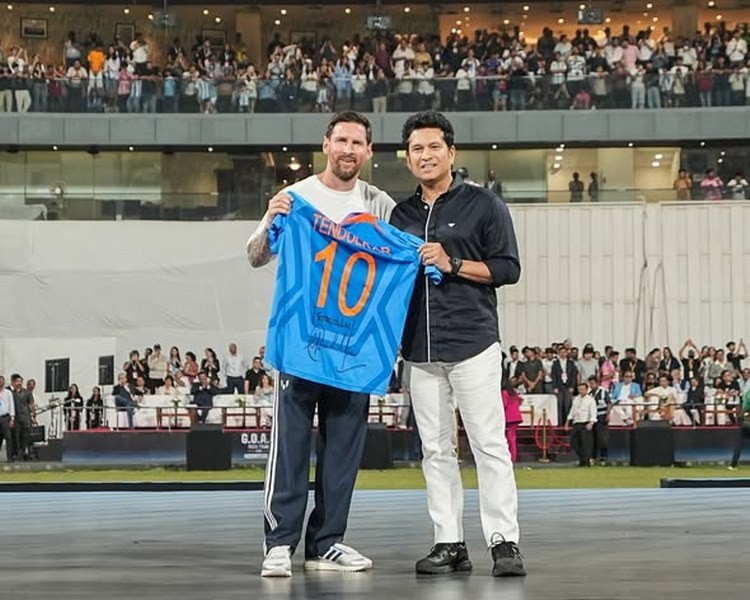 In images : Messi joins Sachin Tendulkar during mega Mumbai event