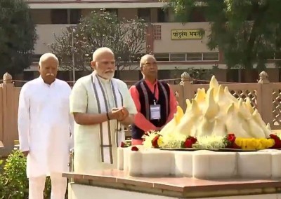PM Modi, Mohan Bhagwat pay tribute to RSS founders at Nagpur Smruti Mandir