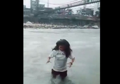 35-year-old woman drowns in Ganga at Uttarkashi while filming reel, video goes viral