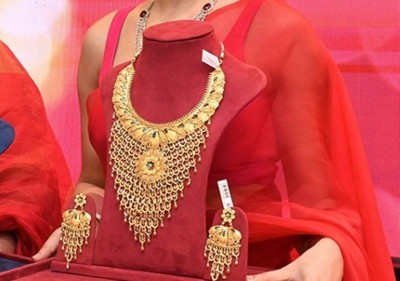 Gold price hits historic Rs 1 lakh milestone