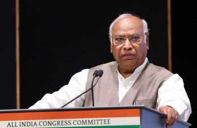 Hold dialogue with all political parties on caste census: Mallikarjun Kharge writes to PM Modi