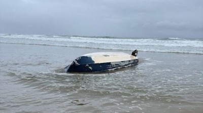 Suspected smuggling boat capsizes in US, three die
