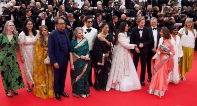Sharmila Tagore carts Bengali aristocracy to Cannes 2025 for Aranyer Din Ratri screening, Simi joins the party