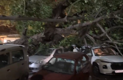 Massive storm hits Delhi, Noida; causes heavy traffic congestion, power cuts