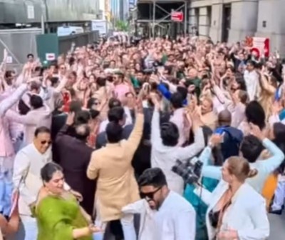 New York: Grand Indian baraat brings Wall Street to a standstill