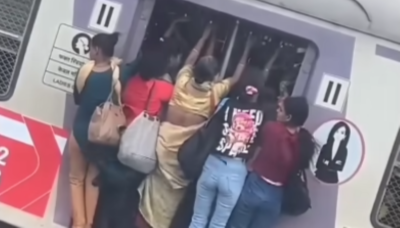 Five feared dead after passengers fall off overcrowded train in Maharashtra's Thane