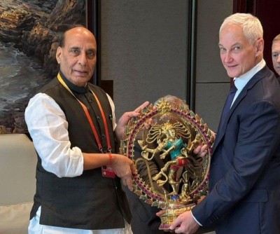 Rajnath Singh discusses S-400 systems with Russian Defence Minister in China