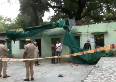 6 killed after roof of a dargah collapsed near Delhi's Nizamuddin area